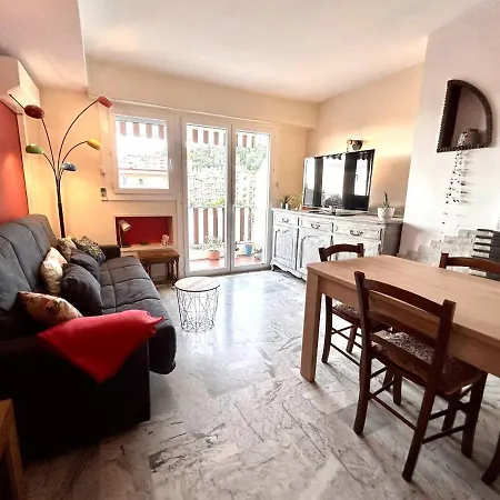 Apartmán Beau T2 Climatise Grande Terrasse Plage A 2 Min, Parking