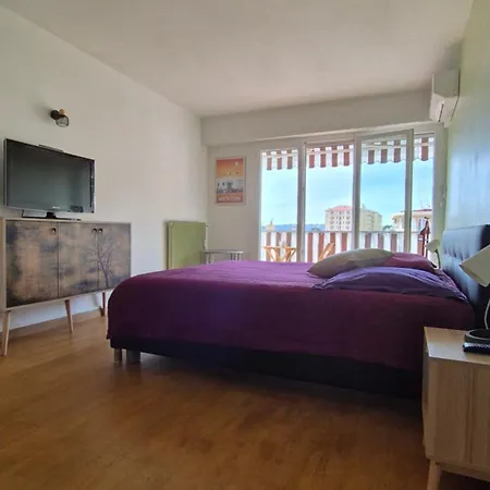 Apartmán Beau T2 Climatise Grande Terrasse Plage A 2 Min, Parking